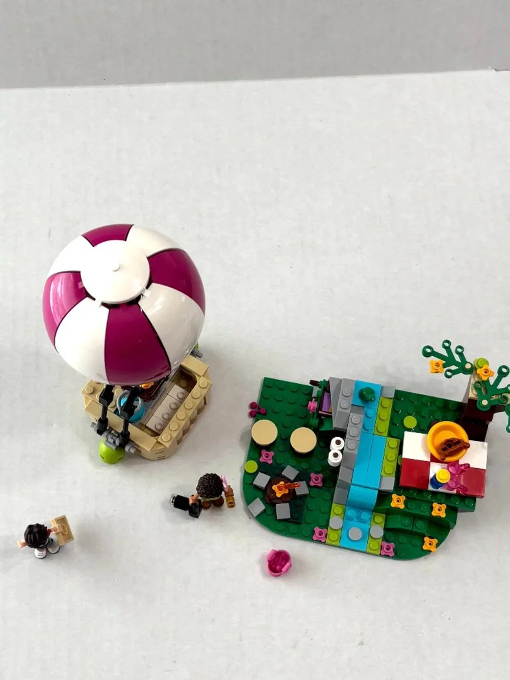 Lego Heartlake Hot Air Balloon #41097 Retired Set - Picture 4 of 4